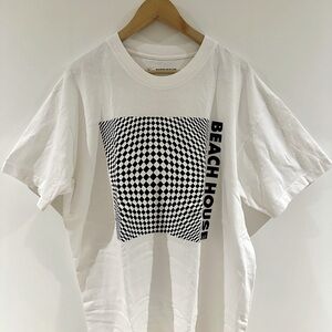 Beach House official "7" Tour T-Shirt.
Size XL.